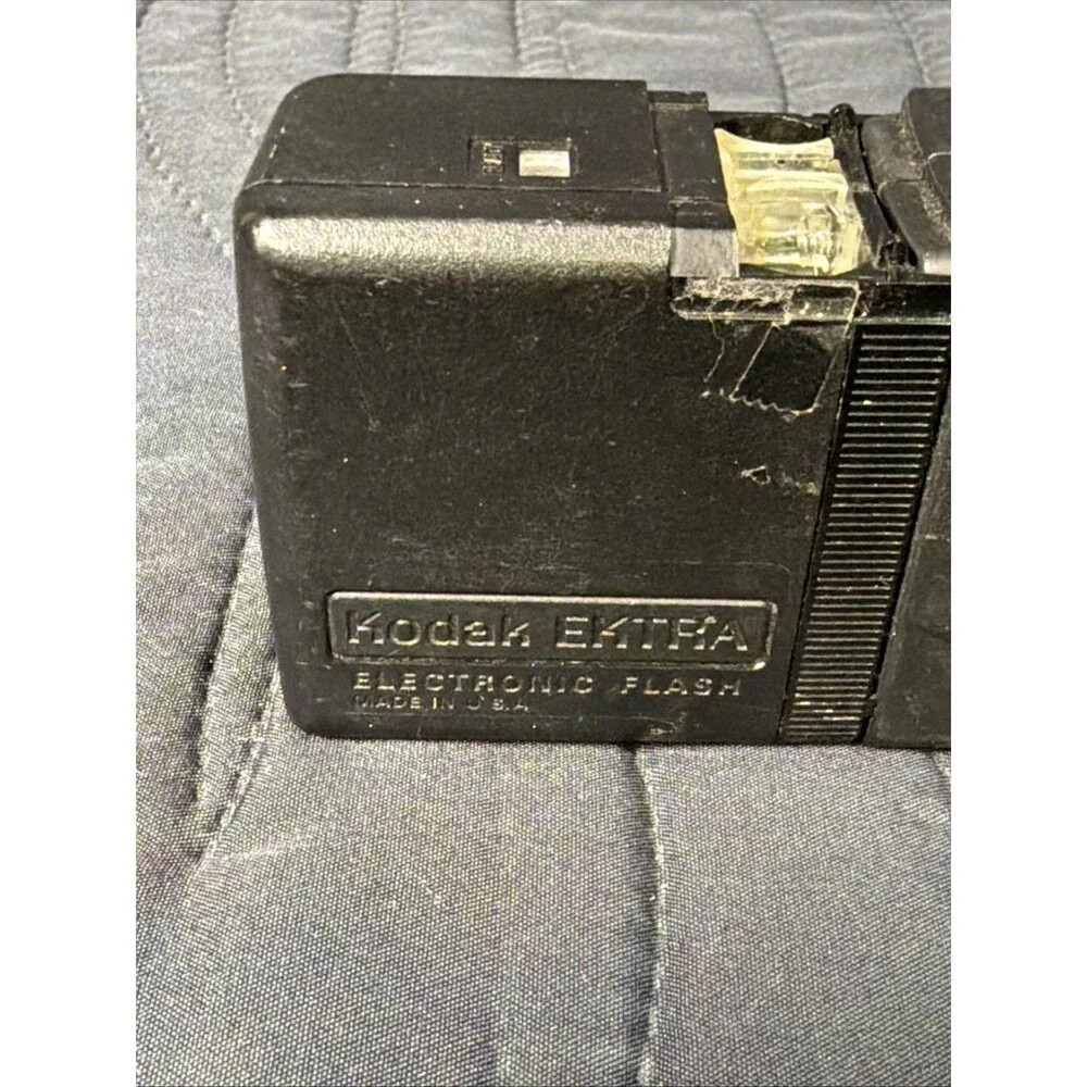Vintage Kodak EK2 Pocket Camera w/ EKTRA Flash 22mm f/5.6 Parts or Repair